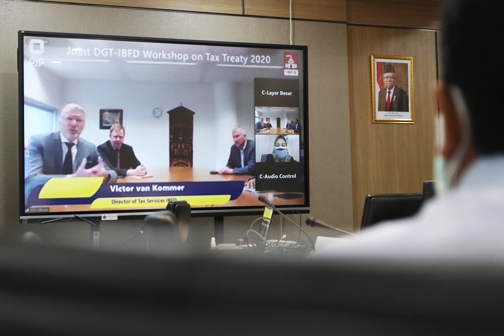 Perwakilan IBFD mengikuti jalannya lokakarya secara daring melalui saluran telekonferensi