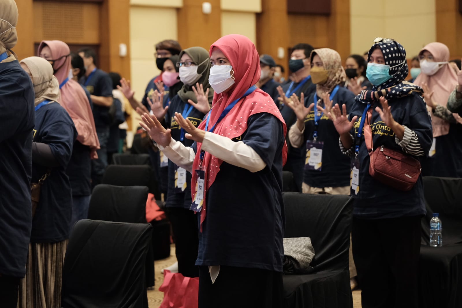 Para peserta mengikuti jalannnya kegiatan