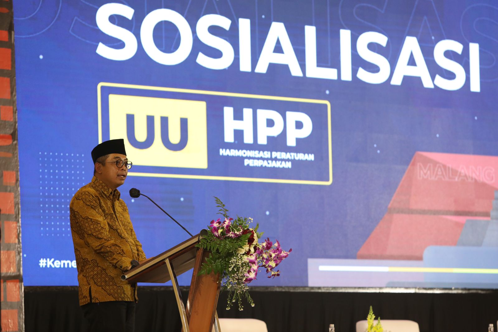 Dirjen pajak menyampaikan laporan