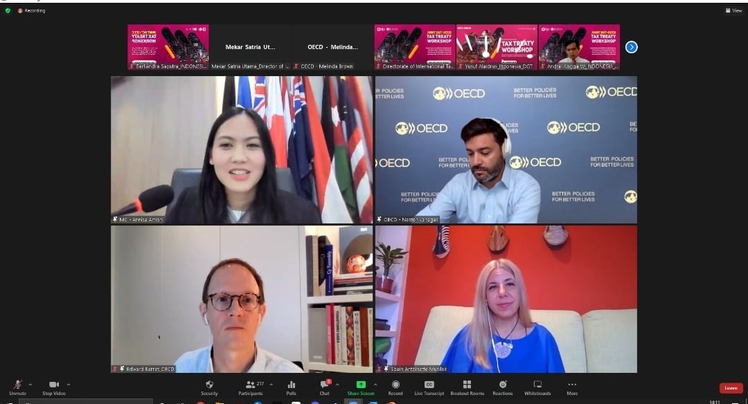 Speakers from the OECD Secretariat, represented by Nestor Venegas and Edward Barrett, were in attendance.