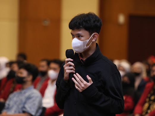 Peserta pajak bertutur 2022 menyampaikan pertanyaan