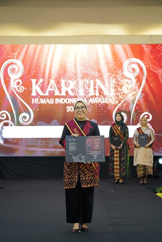 Direktur Penyuluhan, Pelayanan, dan Hubungan Masyarakat Direktorat Jenderal Pajak Dwi Astuti meraih pengharagaan bergengsi kehumasan, Kartini Humas Indonesia 2024 kategori Kementerian