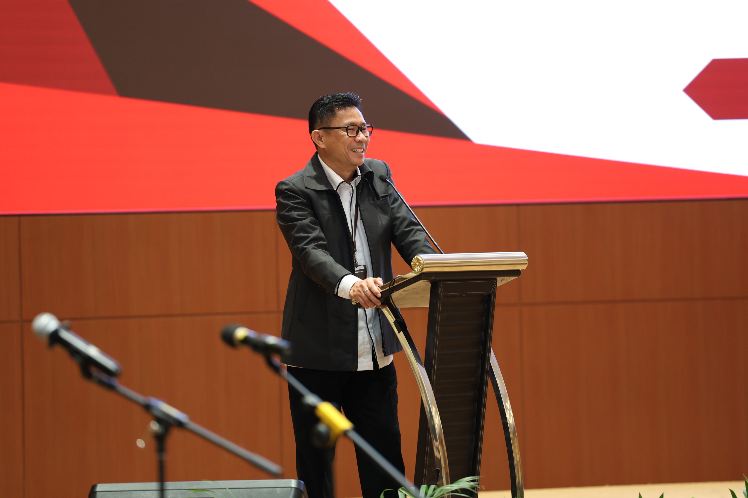 Yonathan saat menyampaikan materi.