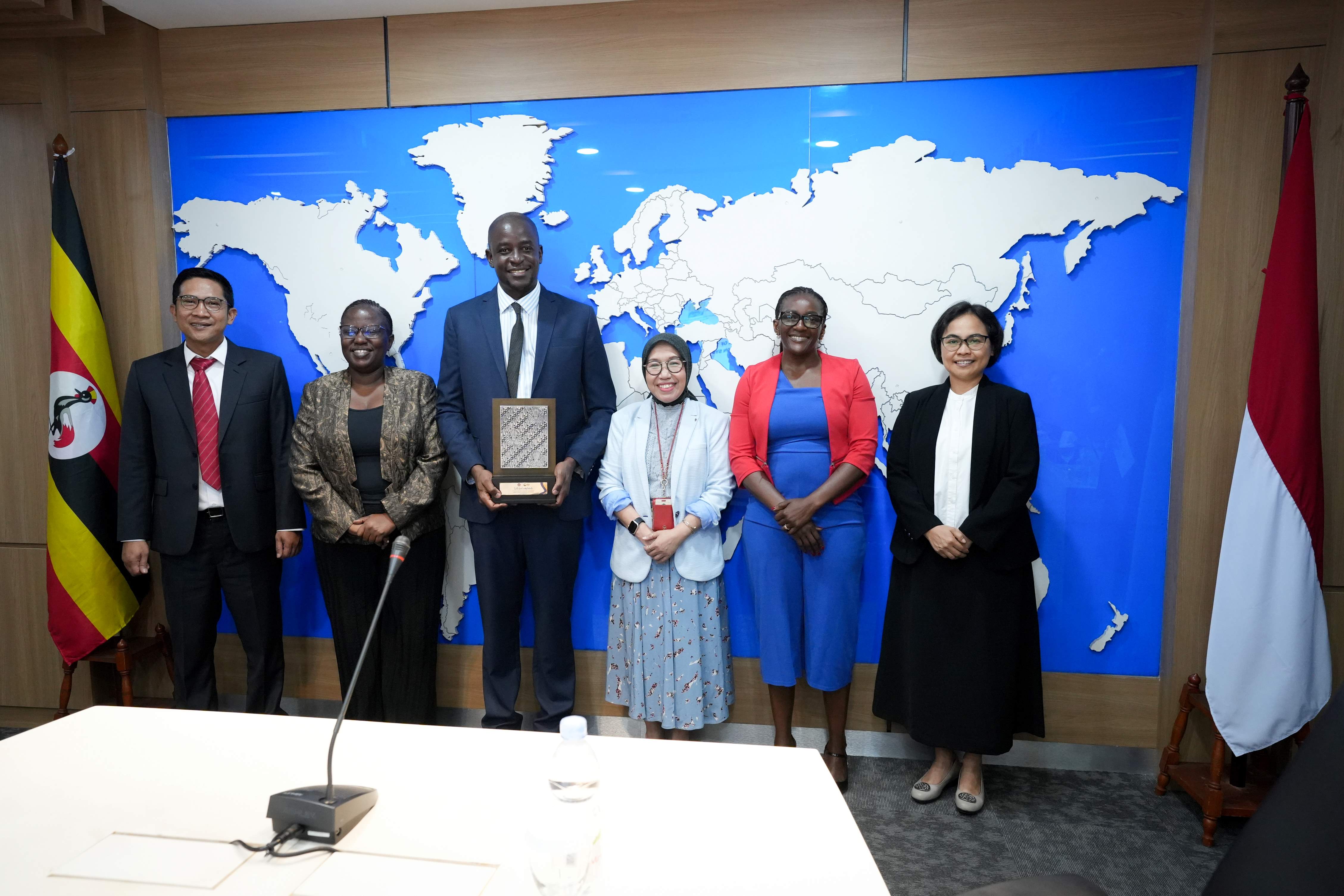 The photo session between URA delegation and DGT team represented by Directorate of International Taxation