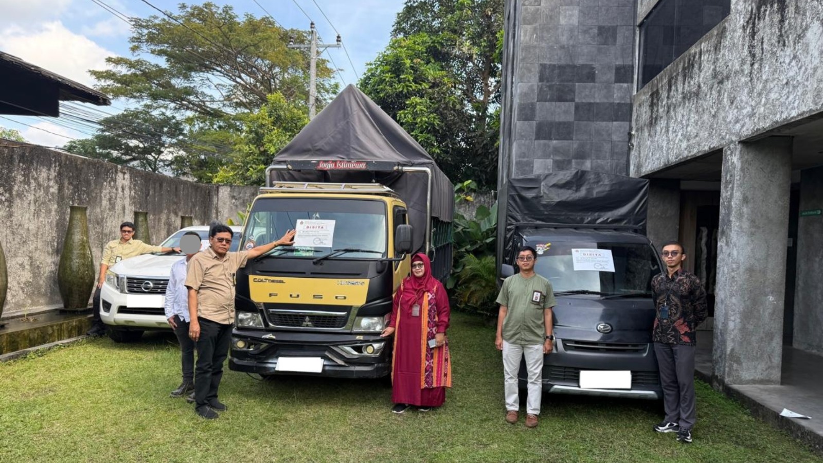 Juru Sita KPP Pratama Bantul Sita Tiga Aset Wajib Pajak