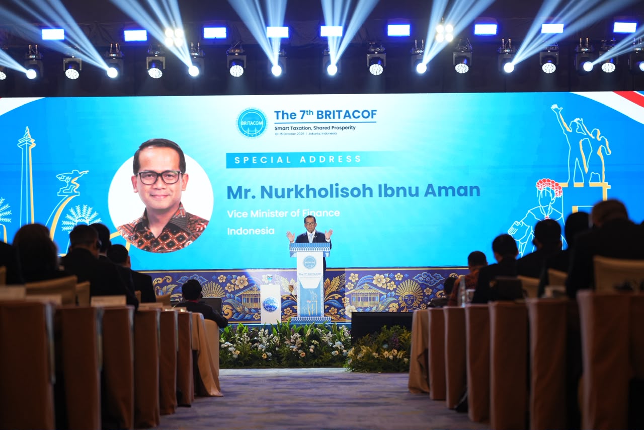 Vice Minister of Finance of the Republic of Indonesia, Nurkholisoh Ibnu Aman, giving keynote speech