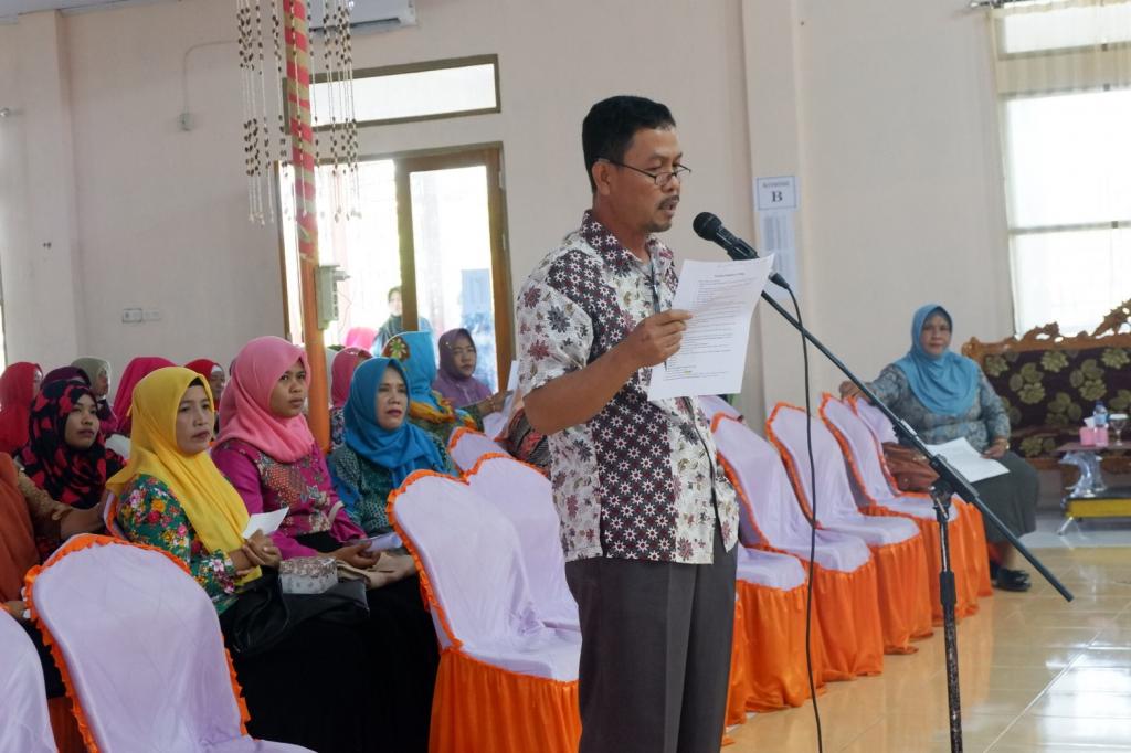 Peserta mengajukan pertanyaan