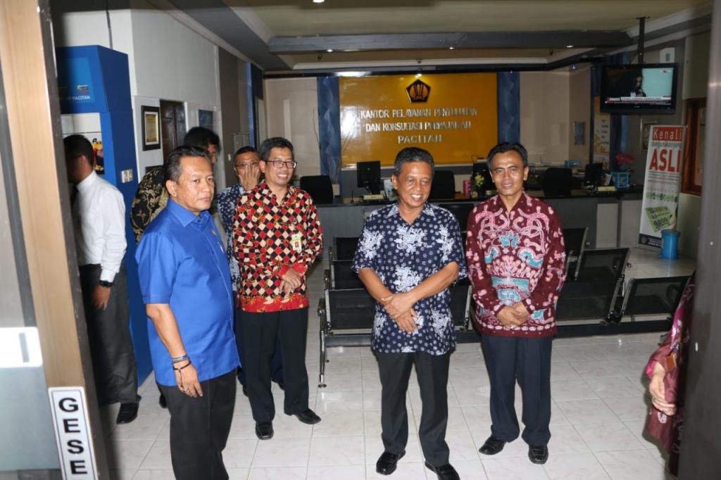 Bupati Pacitan meninjau sarana dan prasana KP2KP Pacitan (Selasa, 31/1)