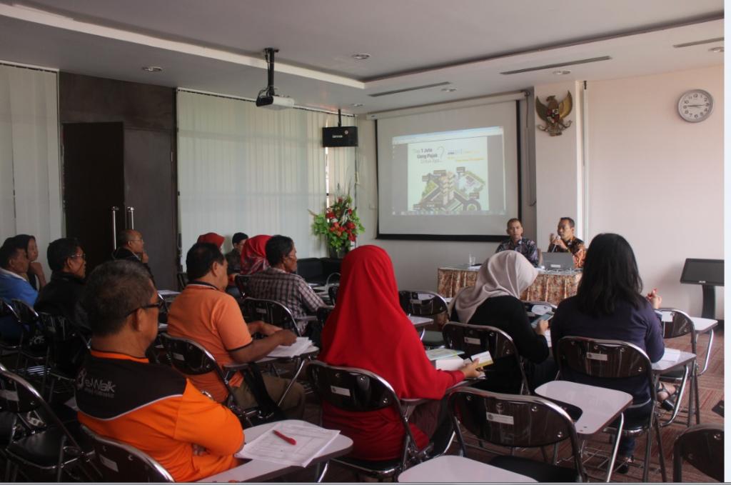 Tim Penyuluh KPP Pratama Balikpapan menjelaskan manfaat pajak
