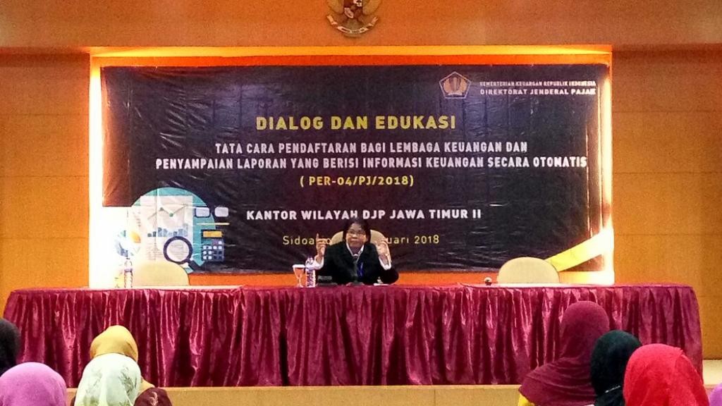 Kepala Bidang P2Humas, Nyoman Ayu Ningsih membuka acara dialog dan edukasi