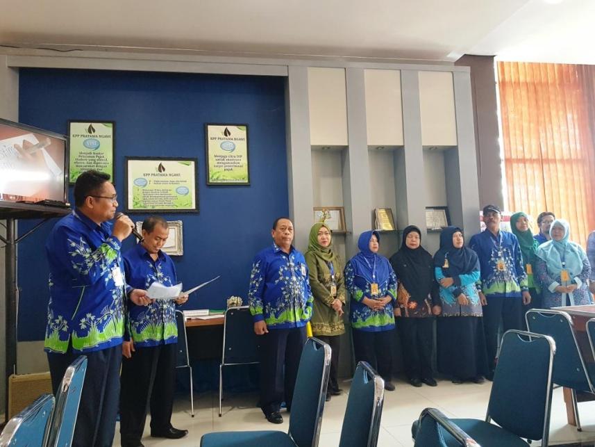 Sambutan oleh Kepala Kantor dihadapan para pegawai