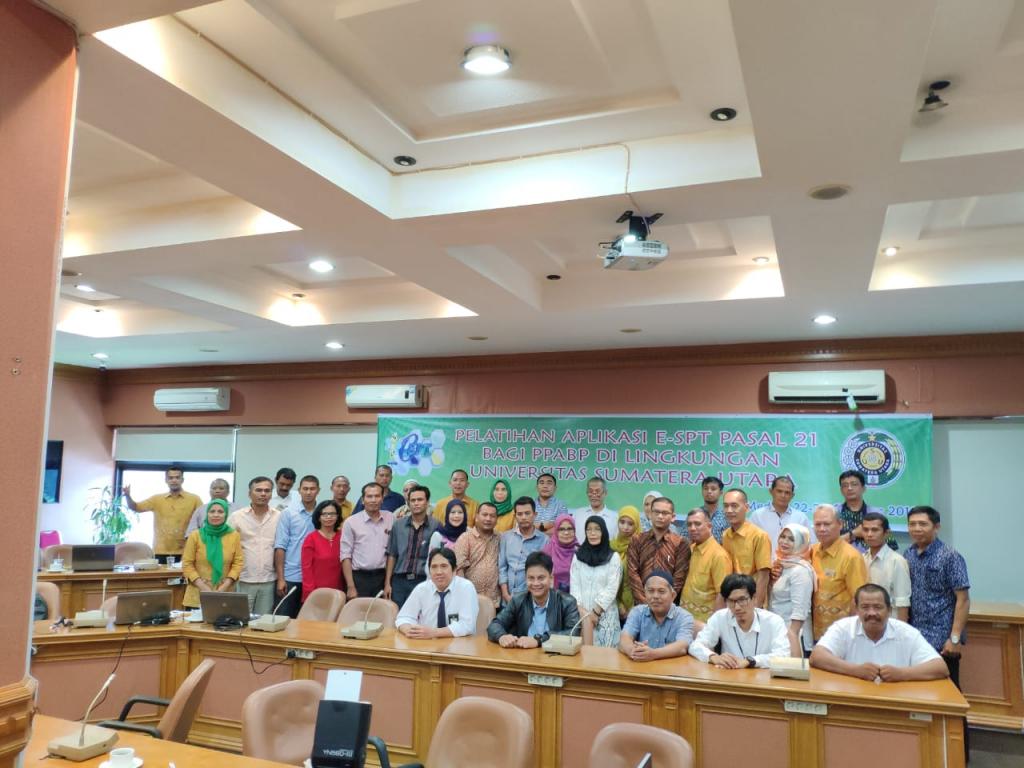 Foto bersama dengan seluruh peserta