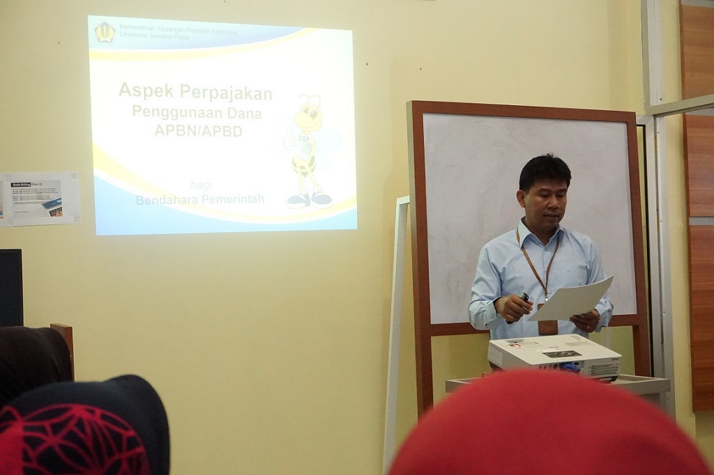 Kepala K2KP Lasusua membuka materi Kelas Pajak