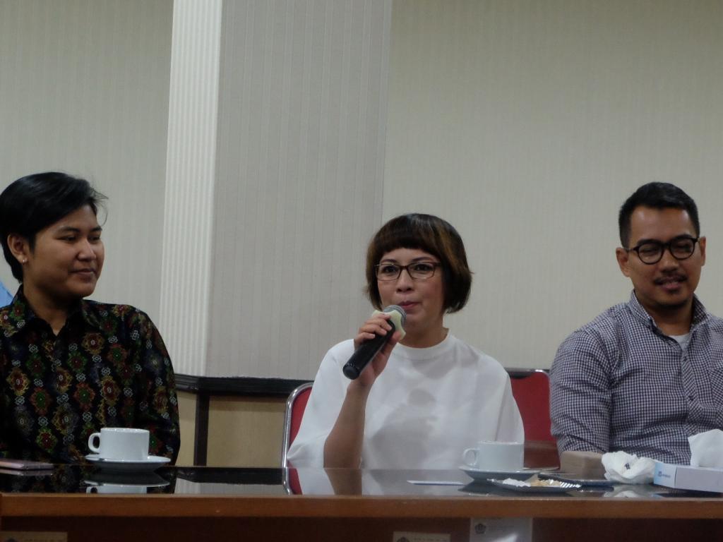 Pianis jazz dan penyanyi yang bergabung dengan Salamander Big Band, Bandung, Imelda Rosalin saat memberikan pendapatnya.