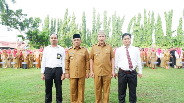 Foto bersama Bupati dan Wakil Bupati Boalemo bersama perwakilan KPP Pratama Gorontalo