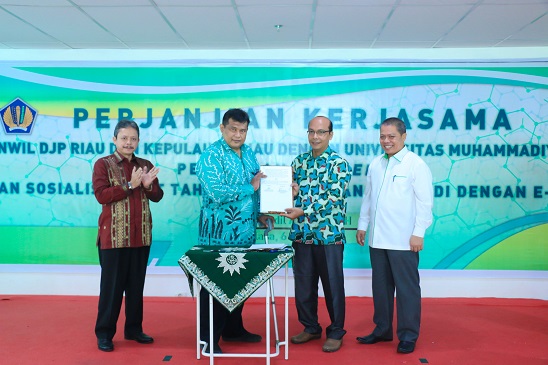 MoA antara Kepala Bidang P2humas Kanwil Riau Kepri dengan Dekan Fakultas Ekonomi dan Bisnis UMRI