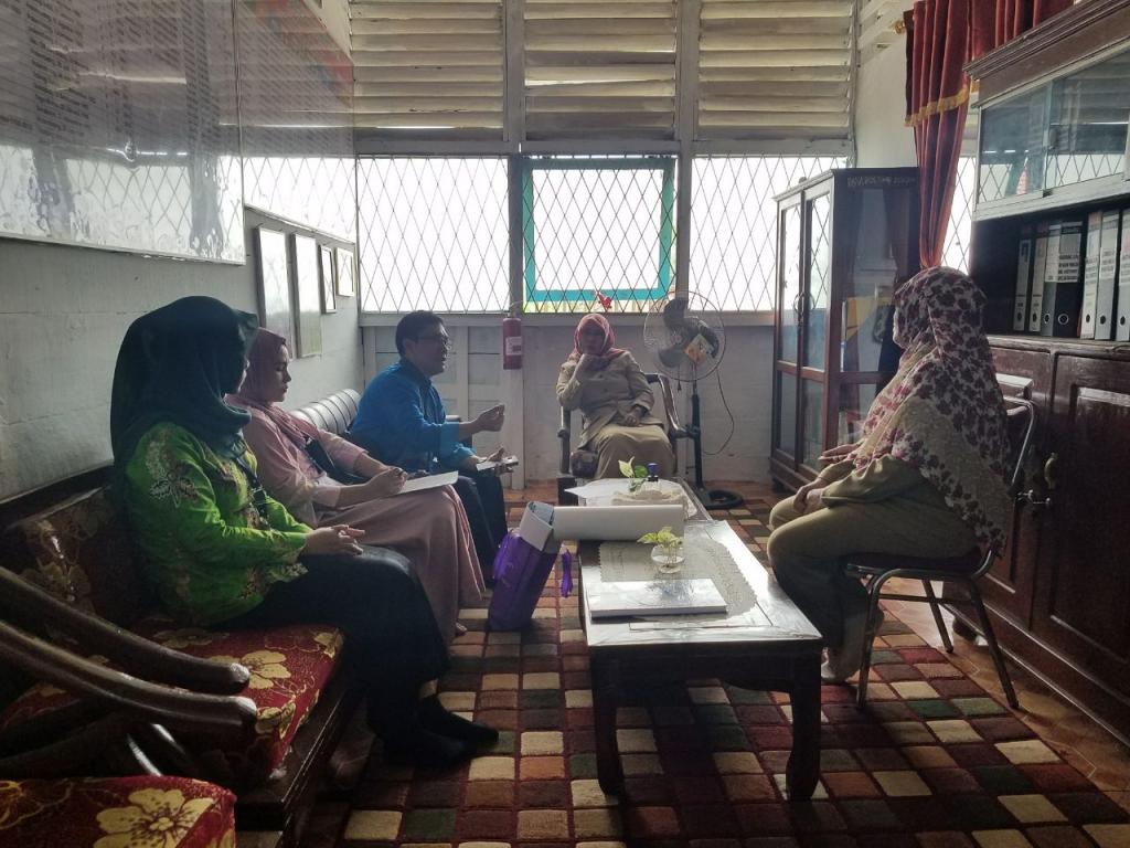 Perbincangan yang penuh keakraban