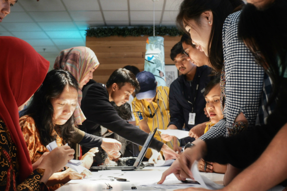 Peserta sedang asik mengisi dan melaporkan SPT Tahunan secara online