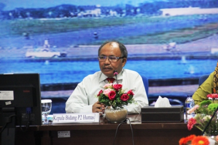 Kabid P2Humas Kanwil DJP Jaktim Liberti Pandiangan membuka acara sosialisasi