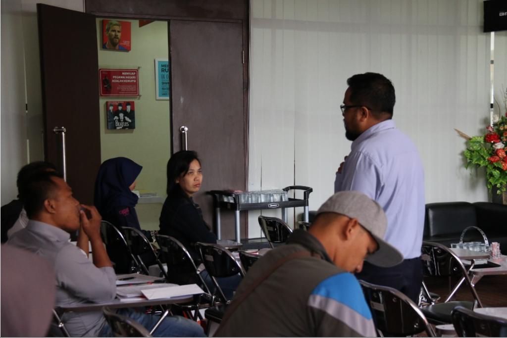 Salah satu penyuluh mengajarkan praktek pengisian SPT 1770