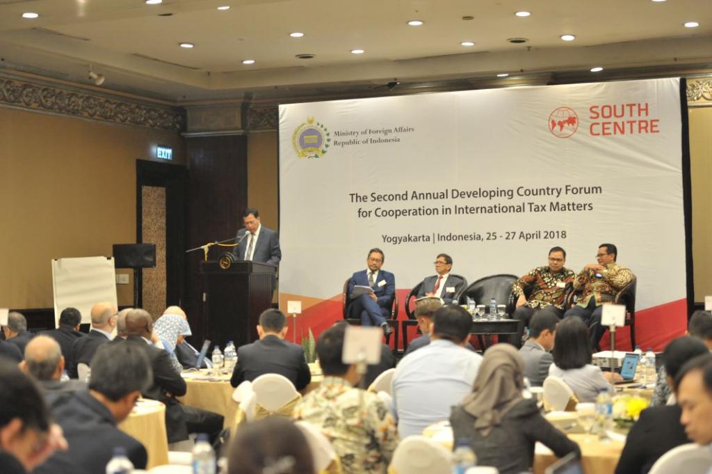 Dalam pidatonya, Dirjen Pajak mengemukakan pentingnya peranan pajak di tiap-tiap negara.