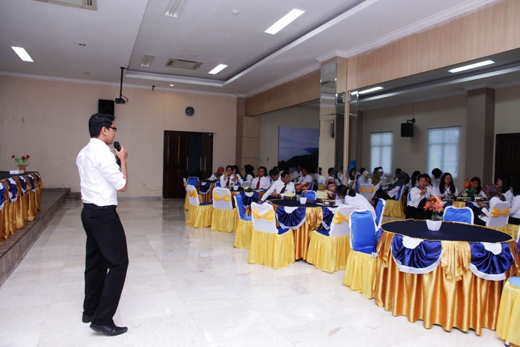Penyampaian materi inti oleh pelaksana Bankum-KI Muhammad Ridwan Sidiq saat menjelaskan pedoman-pedoman dalam rangka persiapan penerapan Zona Integritas menuju WBK dan tugas dan fungsi masing-masing panitia