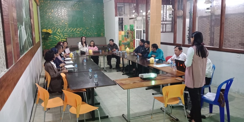 Peserta menyampaikan pertanyaan dengan antusias