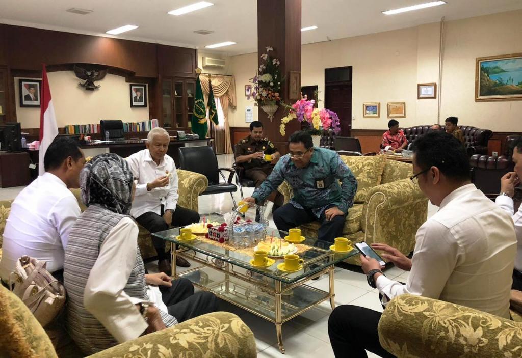 Kajati Sumut Fakhruddin Siregar menggelar ramah tamah sekaligus membincangkan permasalahan terkait hukum bersama Kakanwil DJP Sumut II Tri Bowo