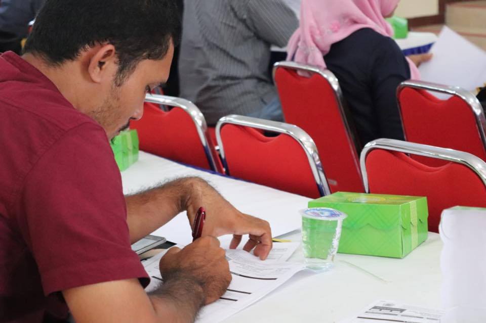 Para peserta mempraktikan cara pengisian SPOP PBB P2