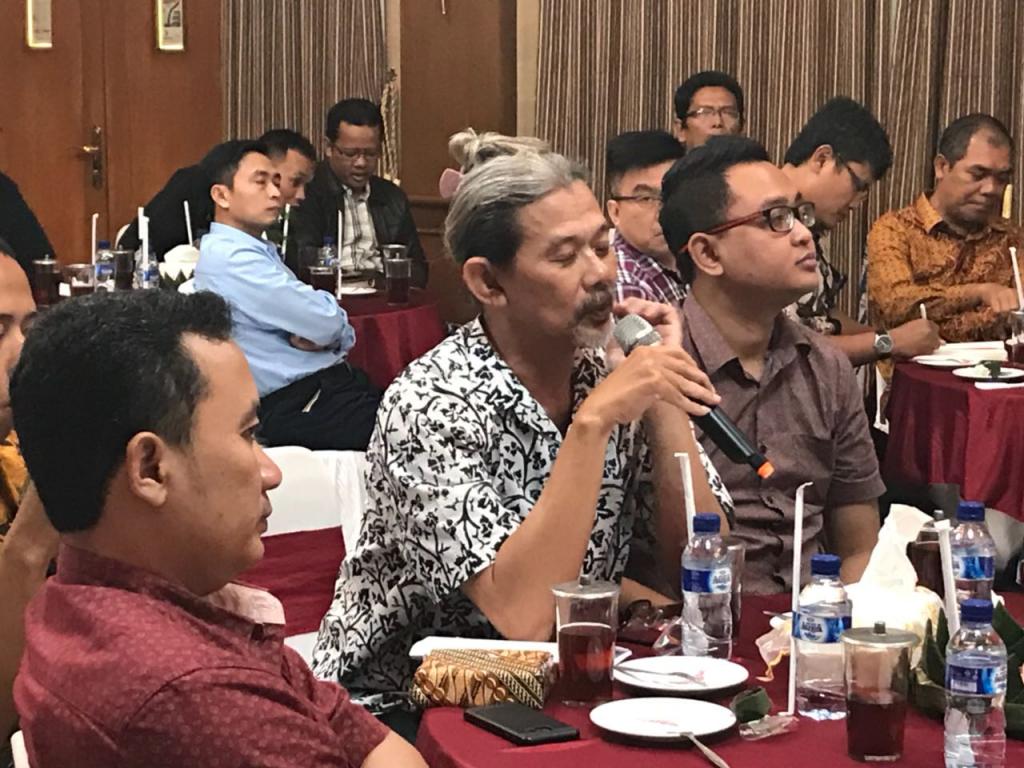 Para peserta antusias bertanya dan berdiskusi