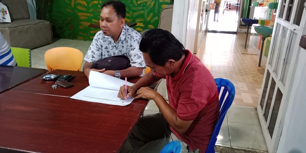 Pengisian daftar hadir peserta dan bimbingan dalam mengisi dan melaporkan SPT Tahunan