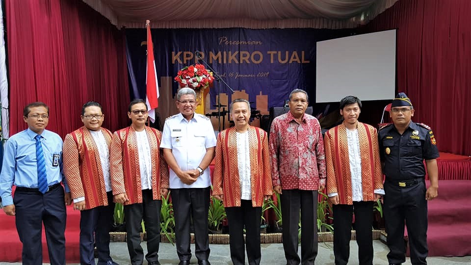 Tamu undangan VVIP dan VIP berfoto bersama di acara Peresmian Uji Coba KPP Mikro Tual