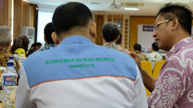 Beberapa pertanyaan diajukan oleh peserta sosialisasi