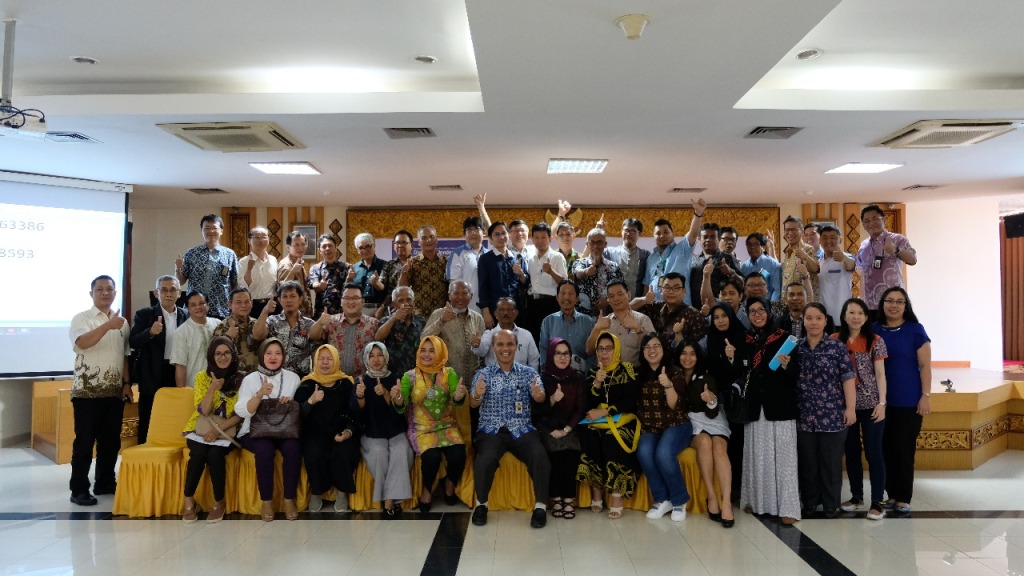 Foto bersama setelah selesai acara.