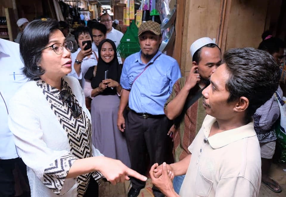 Menteri Keuangan menyapa pelaku usaha di Pasar Skouw di dekat Pos Lintas Batas Negara (PLBN) Skouw, Jayapura-Papua