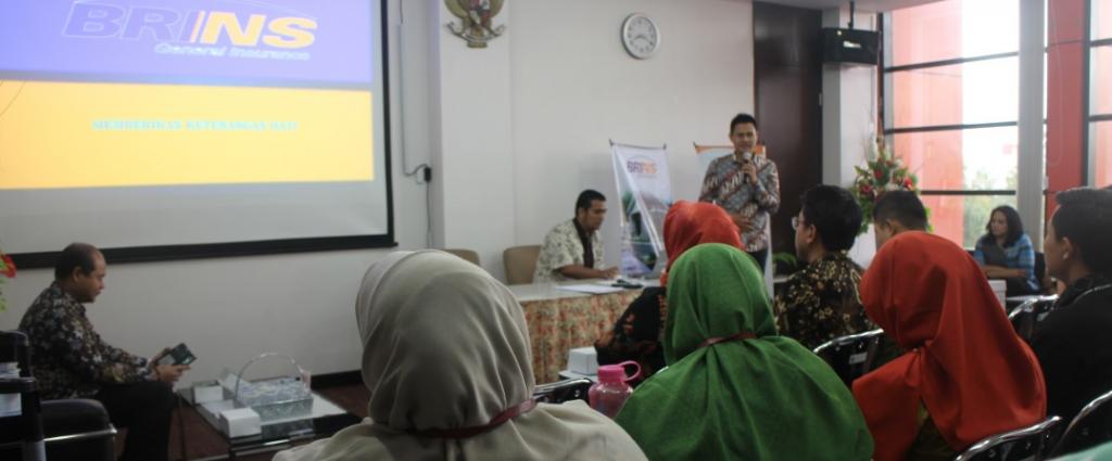 Perwakilan dari BRINS menyampaikan materi