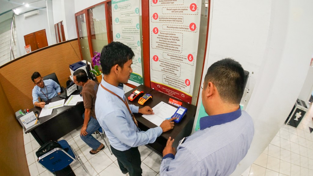 Mesin EDC Untuk Pembayaran Menggunakan Kartu ATM