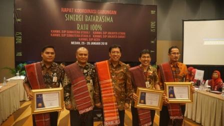 Beberapa KPP meraih penghargaan atas kinerja yang dicapai di tahun 2017.