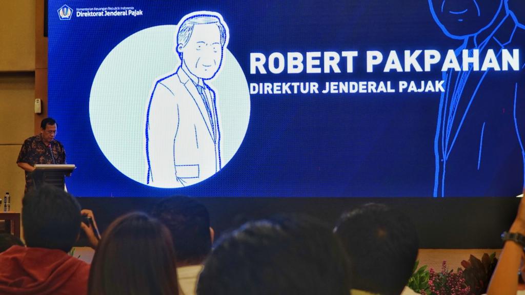Dirjen Pajak Robert Pakpahan ketika menyampaikan sambutan