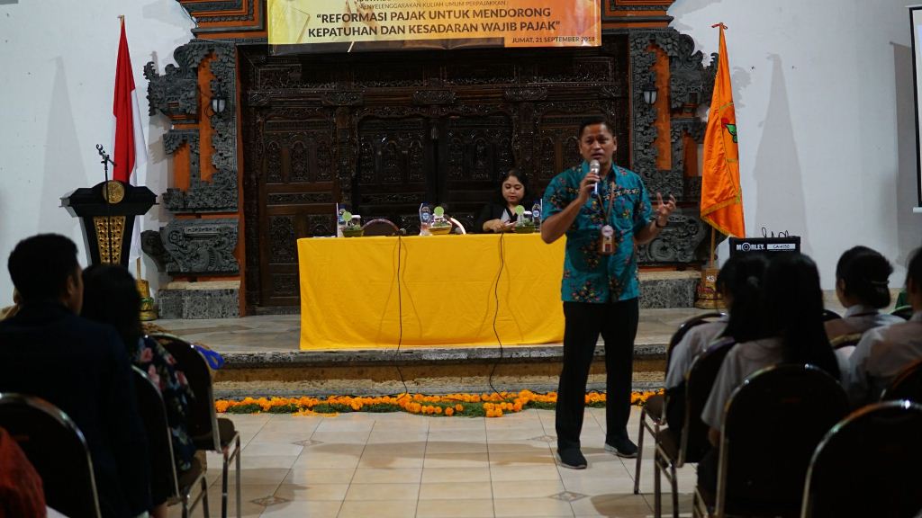 Kepala Seksi Keberatan, Banding, dan Pengurangan II Noviardi Pujiananto menyampaikan materi terkait reformasi perpajakan