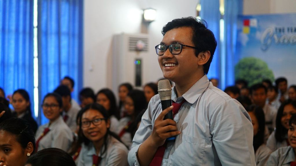 Salah satu peserta yang mengajukan pertanyaan terkait reformasi perpajakan