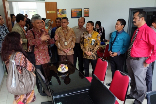 suasana ruang Tax Center