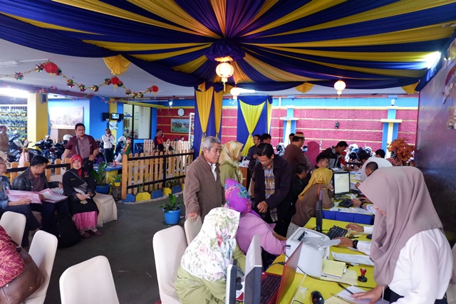 Antusias Wajib Pajak dalam konsultasi dengan petugas Helpdesk