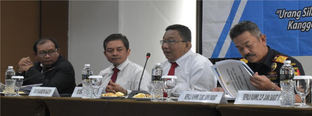 Dalam sambutannya, Edward Hamonangan Sianipar selaku Pelaksana Tugas Kepala Kanwil DJP Jawa Barat III menyampaikan bahwa rapat koordinasi ini dilakukan untuk memperdalam kesepahaman sampai tingkat teknis pelaksanaan tugas