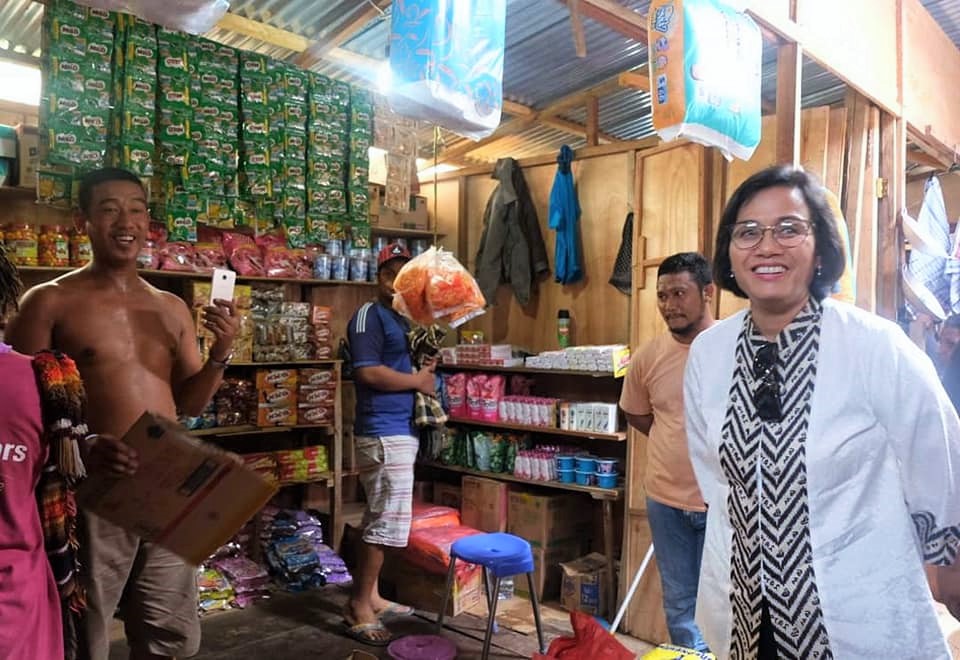Menteri Keuangan menyapa pelaku usaha di Pasar Skouw di dekat Pos Lintas Batas Negara (PLBN) Skouw, Jayapura-Papua