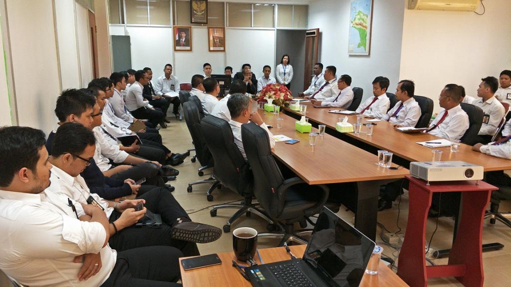 Rapat dipimpin oleh Plt. Kepala Kantor