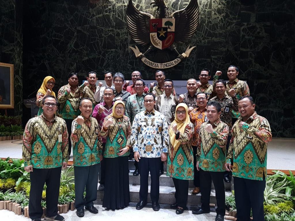 Foto bersama Gubernur DKI Jakarta