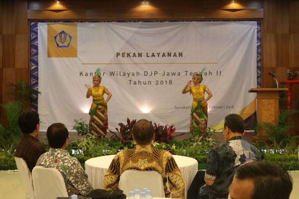 Hiburan Tari dari sanggar tari Soeryo Soemirat