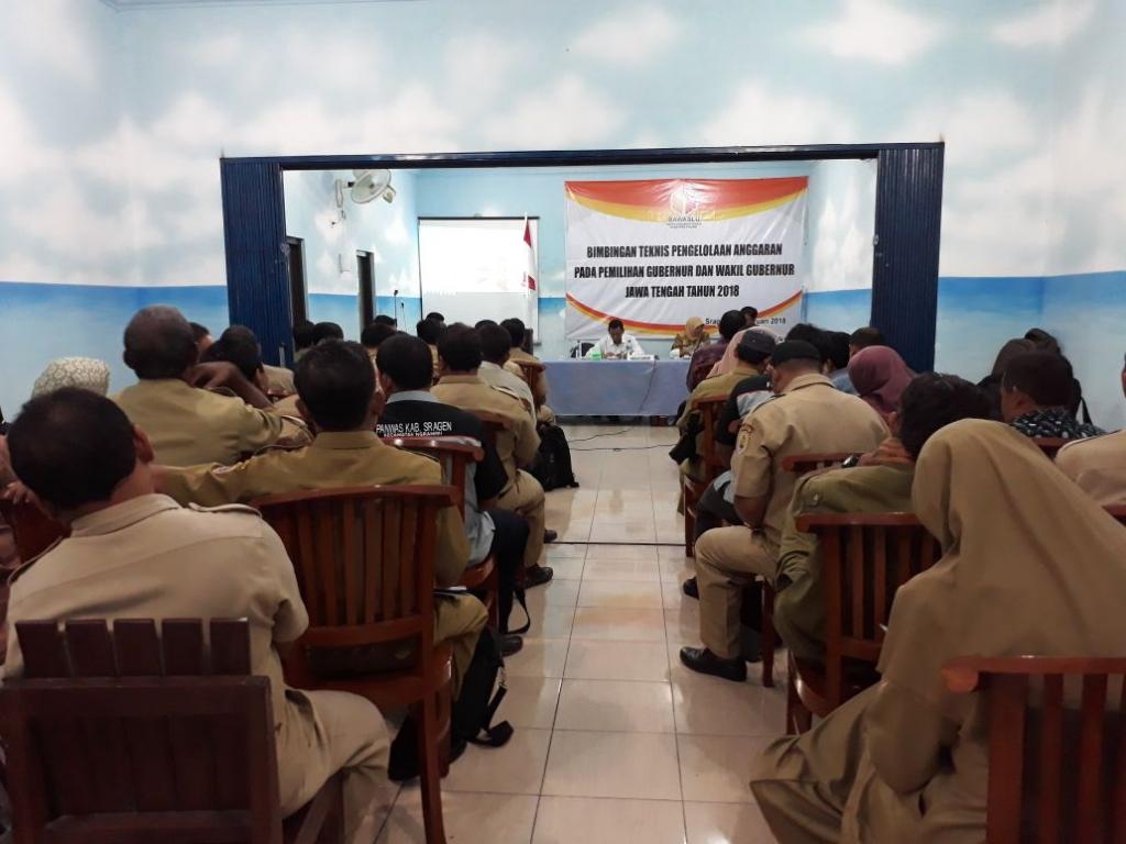 Sebanyak 48 peserta sedang menyimak pemaparan