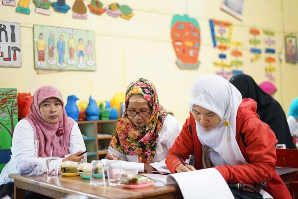 Para peserta mengisi SPT Tahunan Orang Pribadi dan Badan